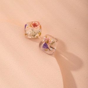 Clear flower stud earrings